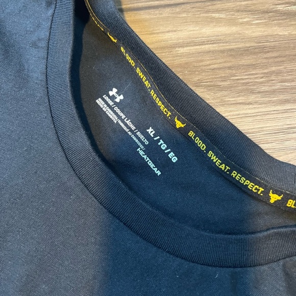 Under Armour Top - Picture 3 of 4